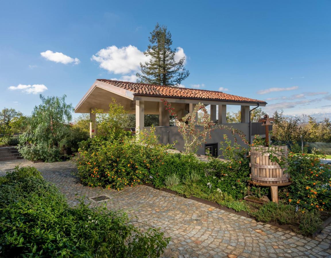 Agriturismo Speziale Wine Resort Verduno Екстер'єр фото